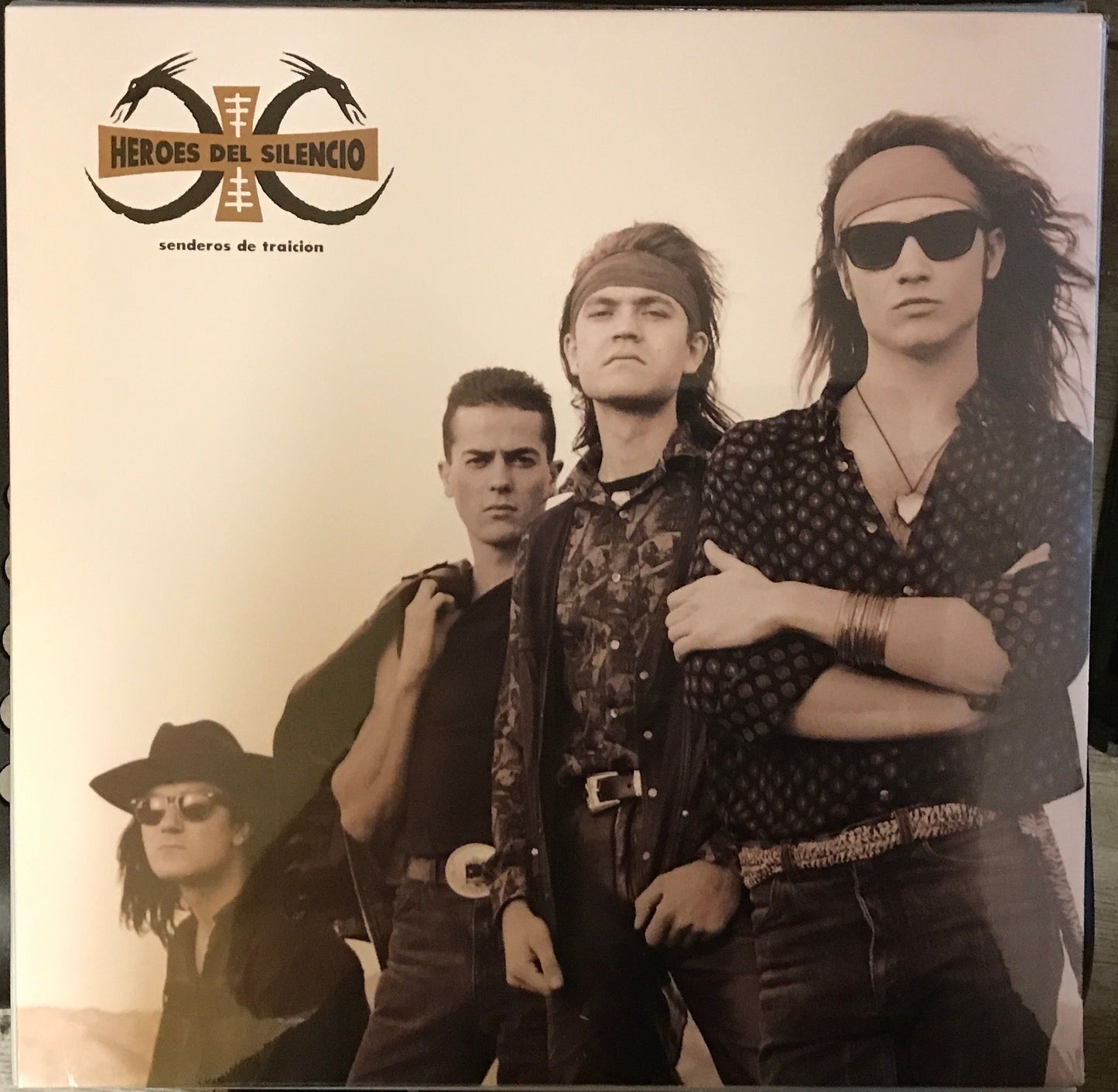 Heroes Del Silencio - Senderos de traición